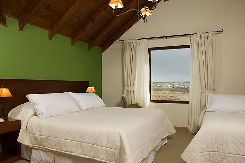 Habitación con dos camas y vista al Lago Argentino